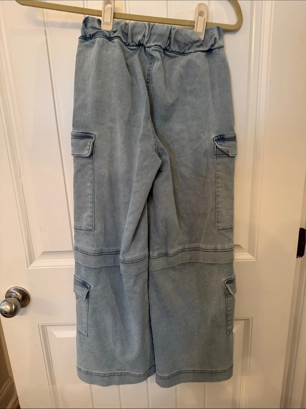 Relaxed Light Blue Men's Cargo Jeans with Wide-Leg Fit